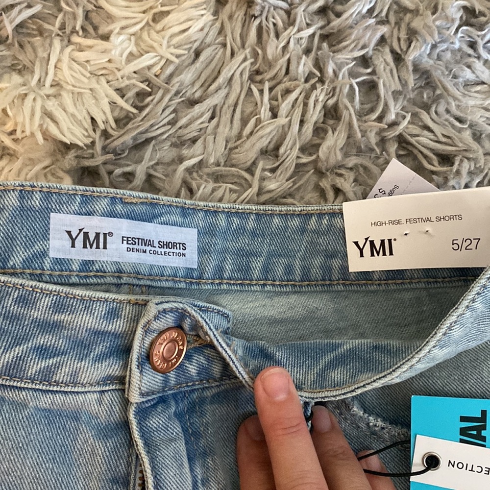 Women’s/Juniors Jean Shorts - Picture 3 of 8